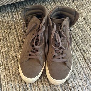 Adorable Ugg sneakers